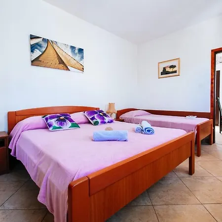 Holiday Home Malinina Mali Iž Esterno foto